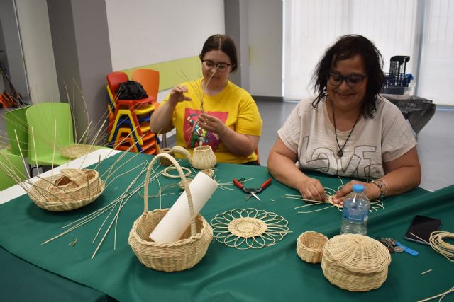 Concluye el taller gratuito de cestería en el centro vecinal de Los Vicentes - 5, Foto 5