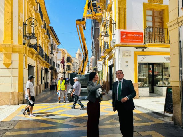 El Ayuntamiento inicia los trabajos para la instalación de toldos en las calles peatonales del casco histórico de Lorca, que este año suma Pío XII - 1, Foto 1
