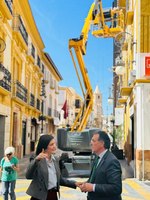 El Ayuntamiento inicia los trabajos para la instalación de toldos en las calles peatonales del casco histórico de Lorca, que este año suma Pío XII - 2, Foto 2
