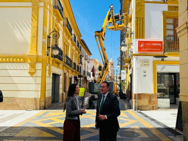 El Ayuntamiento inicia los trabajos para la instalación de toldos en las calles peatonales del casco histórico de Lorca, que este año suma Pío XII - 3, Foto 3