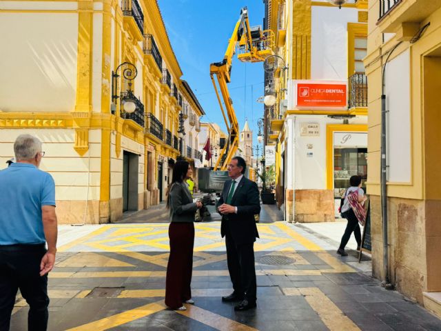 El Ayuntamiento inicia los trabajos para la instalación de toldos en las calles peatonales del casco histórico de Lorca, que este año suma Pío XII - 4, Foto 4
