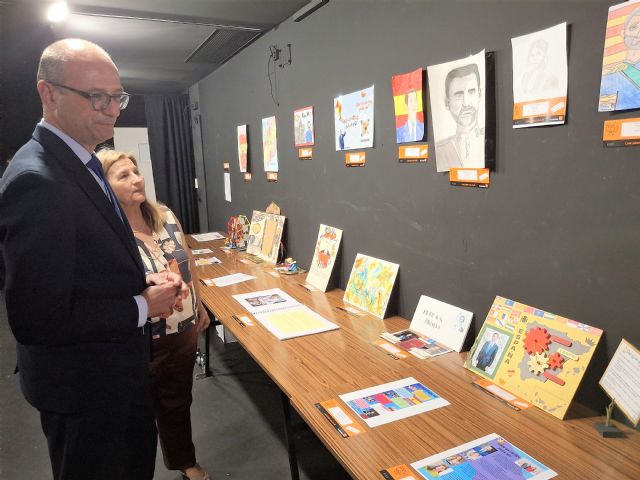 Una alumna del IES Alfonso X de Murcia gana el 44 concurso regional '¿Qué es un rey para ti?' - 1, Foto 1