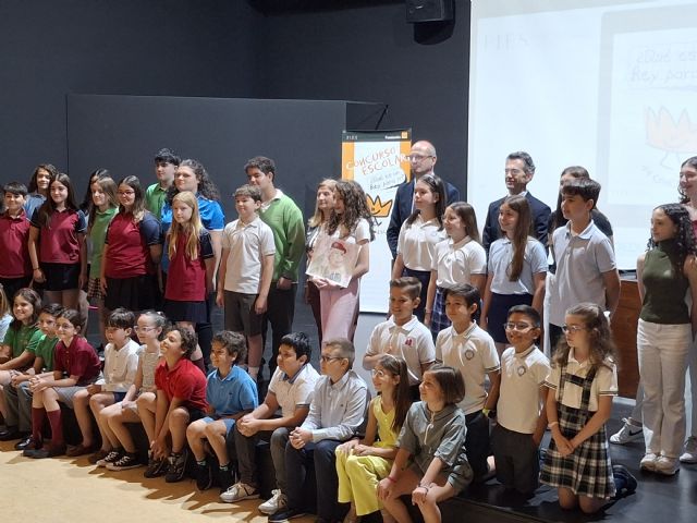 Una alumna del IES Alfonso X de Murcia gana el 44 concurso regional '¿Qué es un rey para ti?' - 3, Foto 3