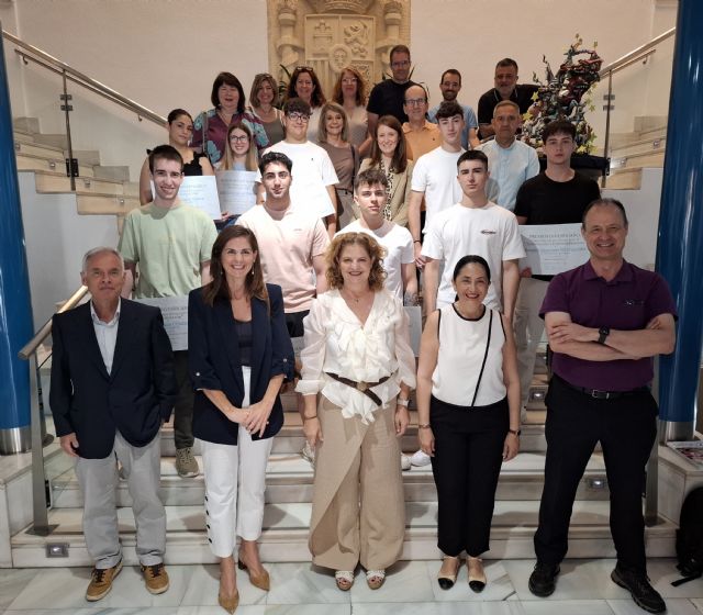 Alumnos de los IES Alcántara, Sanje, Salvador Sandoval y Floridablanca ganan el certamen de Secundaria Investigarco - 1, Foto 1