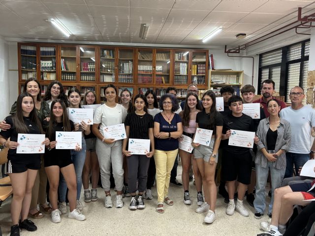 El IES Carlos III entrega los diplomas a las alumnos participantes del proyecto eTwinning Perceval - 2, Foto 2