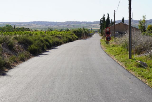 Las obras de asfaltado en el camino de Las Encebras, eje principal de la pedanía, ya son una realidad - 3, Foto 3