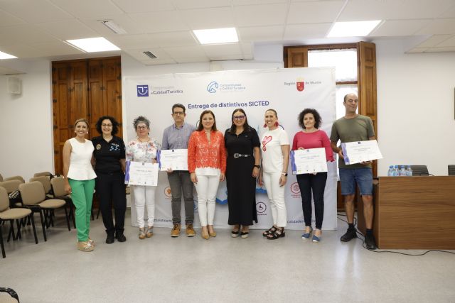 El Gobierno regional y el Ayuntamiento de Fortuna impulsan la calidad turística del municipio con la entrega de siete nuevos distintivos SICTED - 1, Foto 1