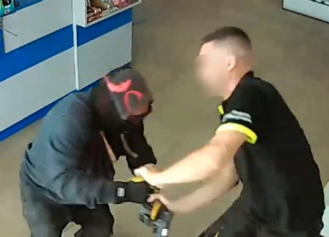 Detienen a un experimentado delincuente que intentó atracar una gasolinera en Águilas - 2, Foto 2