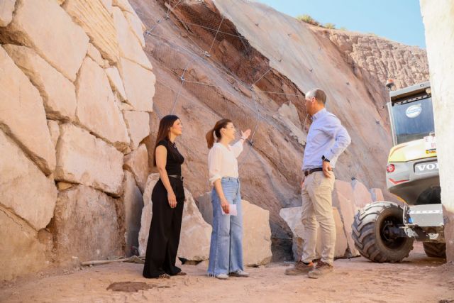 El Ayuntamiento de Lorca avanza con las obras de estabilización del talud de Cruz de Sola en San Cristóbal - 2, Foto 2