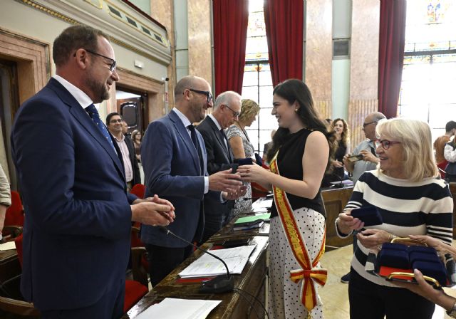 El Pleno ordinario aprueba otorgar a José Ballesta las máximas distinciones de la ciudad de Murcia - 2, Foto 2