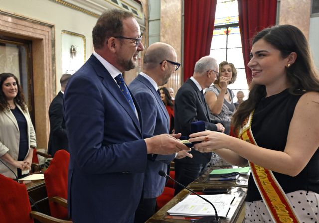 El Pleno ordinario aprueba otorgar a José Ballesta las máximas distinciones de la ciudad de Murcia - 3, Foto 3