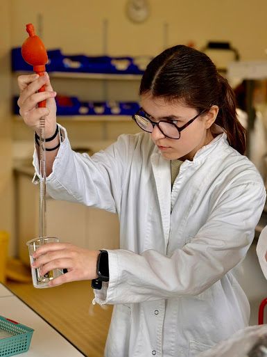 El eurodiputado Marcos Ros Sempere analiza el futuro de la UE en el IES Saavedra Fajardo - 4, Foto 4