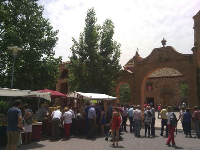 Este domingo se celebró el Mercadillo Artesano de La Santa con la asistencia de numeroso público, Foto 7