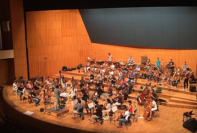 La Orquesta Sinfónica y el bombardinista David Abellán graban la obra ‘Genteel dances’ del compositor jumillano Ginés Carrión - 1, Foto 1
