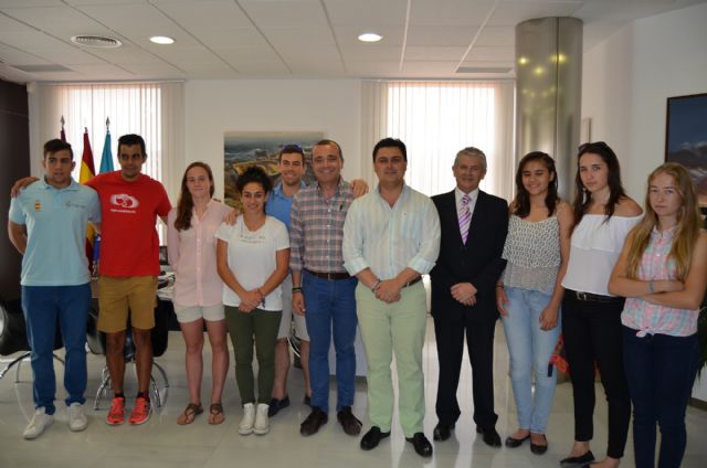 El alcalde se reúne con los jóvenes deportistas de alto rendimiento del municipio - 1, Foto 1