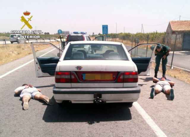 La Guardia Civil detiene in fraganti a dos jóvenes dedicados a cometer asaltos en áreas de descanso de la A-7 - 1, Foto 1