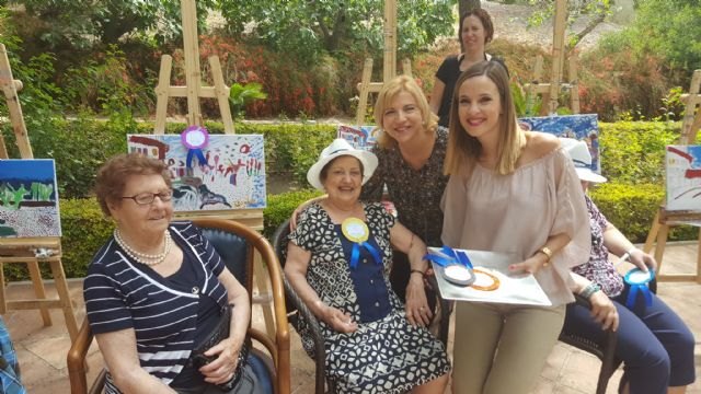 Familia ofrece ayudas económicas y servicios a más de 24.000 personas mayores de la Región - 1, Foto 1