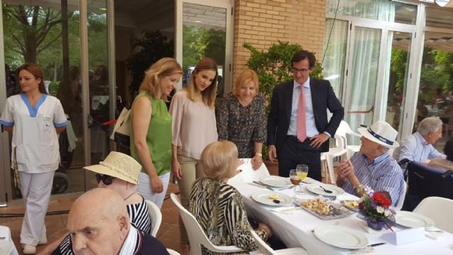 Familia ofrece ayudas económicas y servicios a más de 24.000 personas mayores de la Región - 2, Foto 2