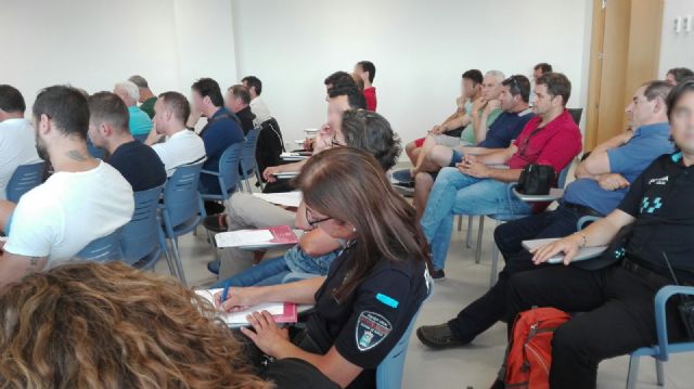 Tercer encuentro con los agentes en un año, Foto 1