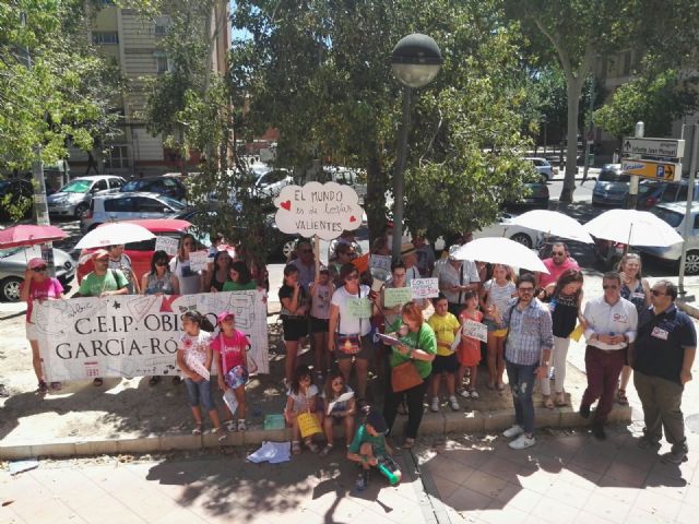 El PSOE exige junto a padres y madres del CEIP Obispo García Ródenas que se reabra un aula de 3 años en este centro - 1, Foto 1