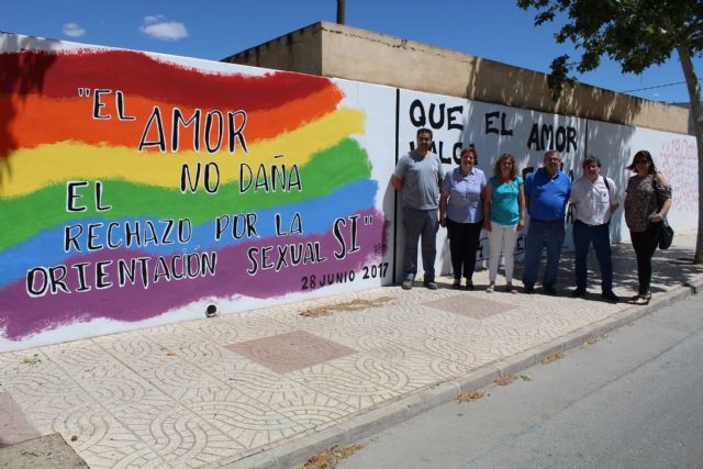 Colocada bandera del Orgullo LGTBI en el balcón del Ayuntamiento de Jumilla - 4, Foto 4