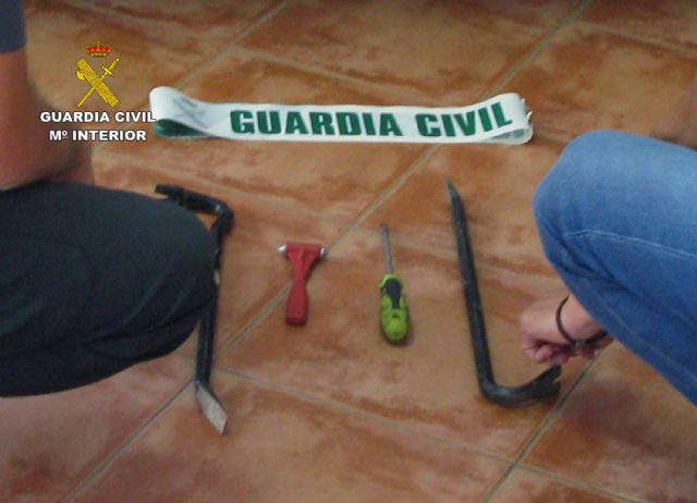 La Guardia Civil detiene a los cinco integrantes de un grupo delictivo dedicado a robar en viviendas, Foto 2