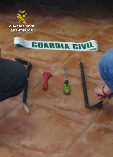 La Guardia Civil detiene a los cinco integrantes de un grupo delictivo dedicado a robar en viviendas, Foto 3