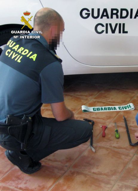 La Guardia Civil detiene a los cinco integrantes de un grupo delictivo dedicado a robar en viviendas, Foto 4