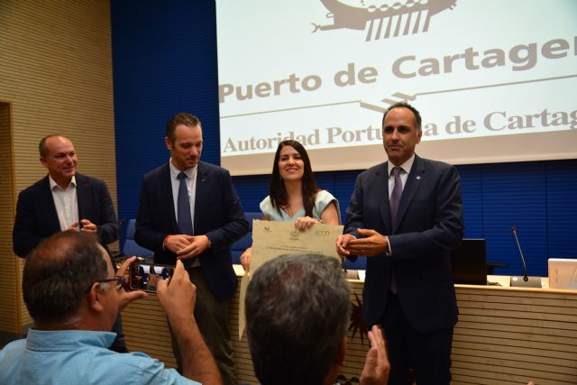 La Cátedra del Puerto premia a una ingeniera naval de la UPCT por su propuesta para reducir emisiones contaminantes - 1, Foto 1