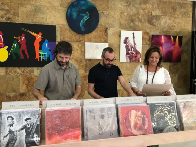 El vestíbulo del Ayuntamiento acoge una exposición de pintura colectiva dedicada al Jazz - 1, Foto 1