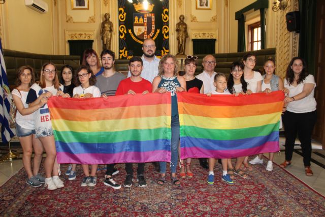 Colocada la bandera del orgullo LGTBI en el balcón del Ayuntamiento y en marcha la ruta 'Jumilla es diversa' - 2, Foto 2