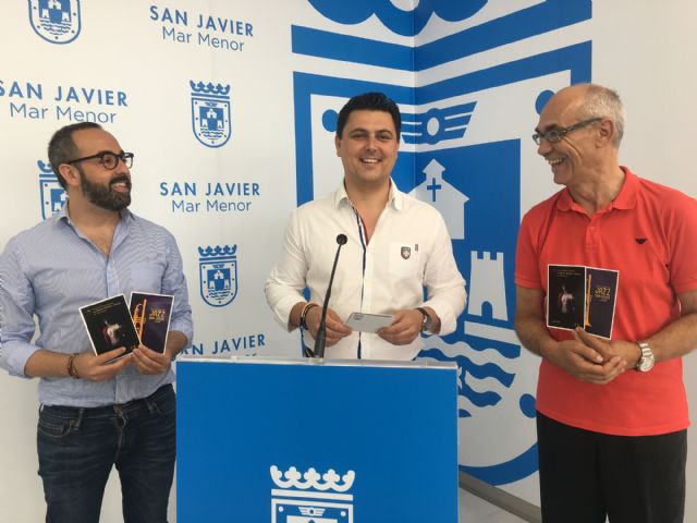 Ayuntamiento y Correos editan tarjetas postales con los carteles de los festivales de verano de San Javier - 2, Foto 2