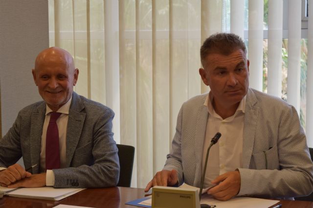 La Asamblea Regional solicita medidas para luchar contra el intrusismo en el sector de los guías turísticos - 1, Foto 1