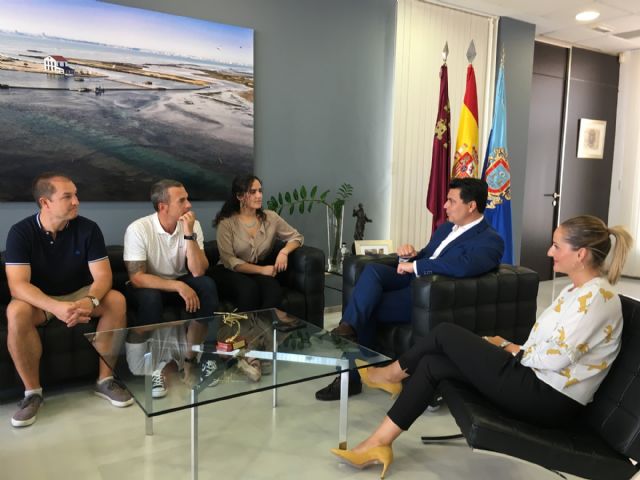El alcalde recibe en el Ayuntamiento a la deportista de 16 años, Chole, seis veces campeona de España de Kick Boxing y una  vez campeona de España de Boxeo - 1, Foto 1