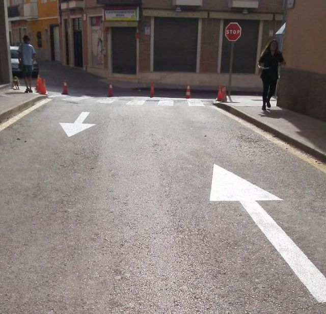 Se efectúan trabajos de señalización vial que mejorarán el acceso de los vecinos del barrio de la Era Alta a la avenida de Lorca, Foto 4