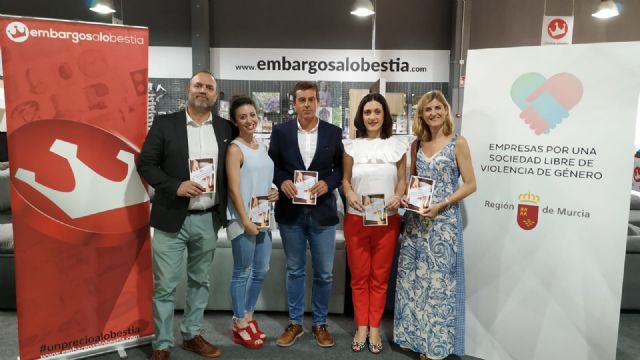 Familia edita una guía de prevención de la violencia de género en el ámbito empresarial - 1, Foto 1