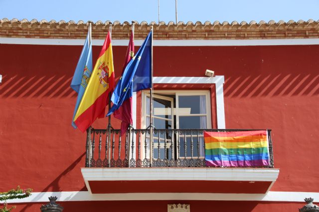 El Ayuntamiento de Alhama se suma al da del Orgullo LGTBIQ, Foto 2