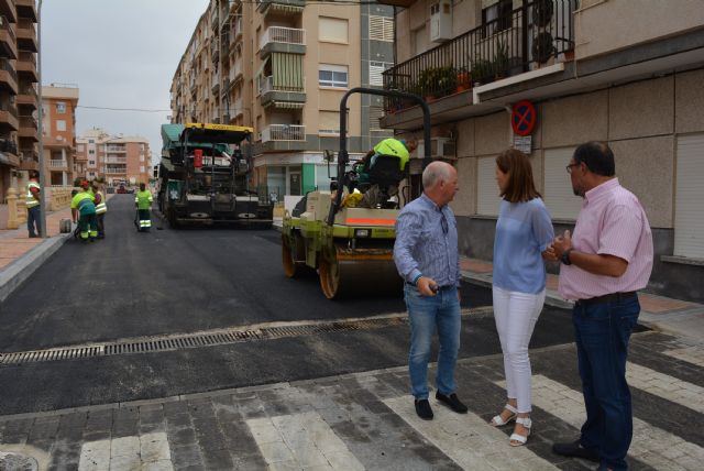 La alcaldesa y el edil de Urbanismo supervisan las obras del Plan de Obras y Servicios de la calle Federico Chueca y adyacentes - 1, Foto 1