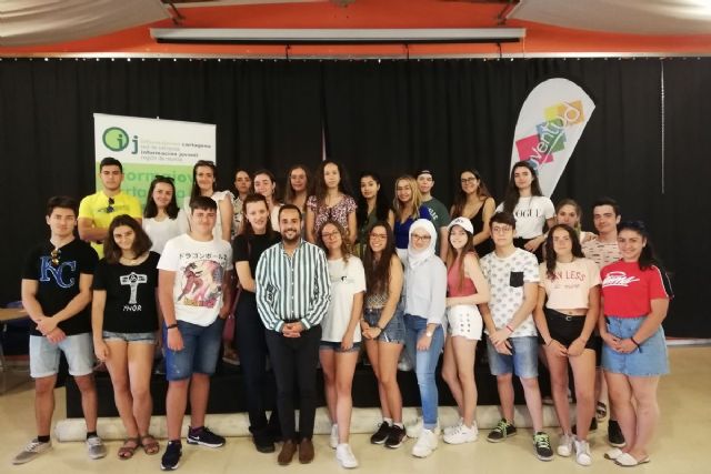 Los corresponsales juveniles recogen sus diplomas en la clausura del Curso 2018-2019 - 1, Foto 1