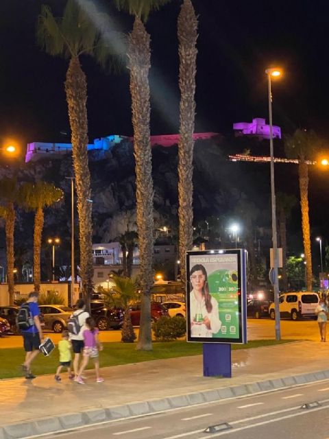 El Castillo de Águilas y otros emblemáticos monumentos locales se iluminan con los colores de la bandera LGTBI+ - 1, Foto 1