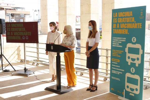 El Ayuntamiento de Murcia ofrece transporte gratuito a determinados colectivos para vacunarse en el Estadio Enrique Roca - 1, Foto 1