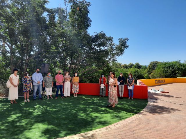 Alcantarilla conmemora el Día del Orgullo LGTBI con la finalización del mural arco iris de 75 metros de longitud - 3, Foto 3