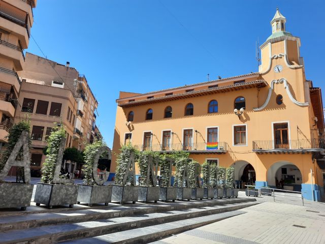 Alcantarilla conmemora el Día del Orgullo LGTBI con la finalización del mural arco iris de 75 metros de longitud - 4, Foto 4
