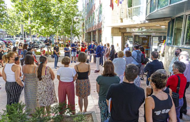 Política Social reivindica los derechos de la comunidad LGTBI con la lectura de un manifiesto - 1, Foto 1