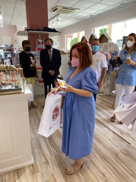 La ganadora de 1.000 euros en la campaña El verano tiene premio realiza sus compras - 2, Foto 2