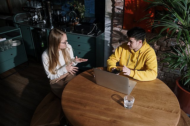 El 94% de la población considera que la pérdida auditiva afecta al ánimo y limita las relaciones sociales - 1, Foto 1