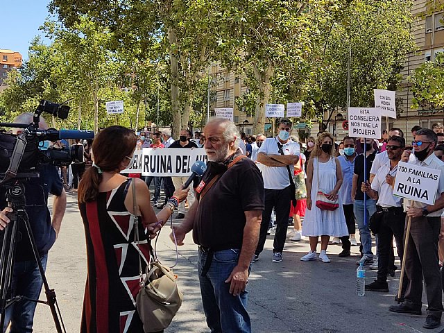 Los trabajadores y trabajadoras del transporte escolar se manifiestan en defensa de sus puestos de trabajo - 2, Foto 2