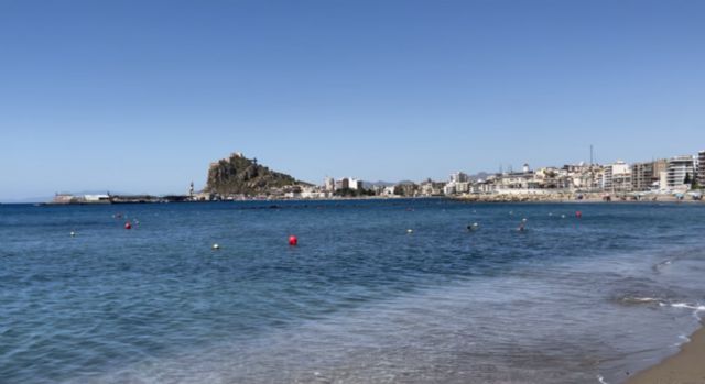 Ante la dejadez del Gobierno socialista de Águilas el PP demanda que se vuelvan a instalar los canales de nado en las bahías de Levante y Poniente - 1, Foto 1