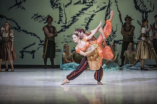 Imagen de El Corsario, coreografía de José Carlos Martínez e interpretación del Ballet Nacional de la Ópera de Eslovenia. Ljubljana, 22 Septiembre 2020. © Darja Štravs Tisu., Foto 1