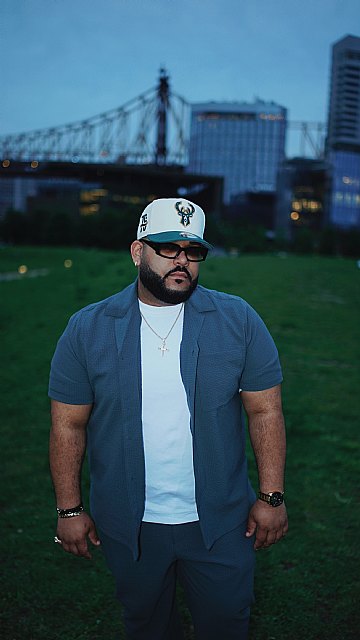 Alejandro lanza su nuevo EP titulado ROSMA - 1, Foto 1